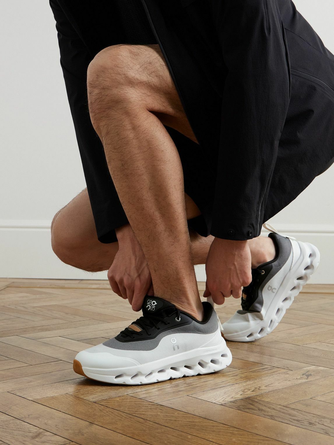 On x LOEWE Cloudtilt White | Black