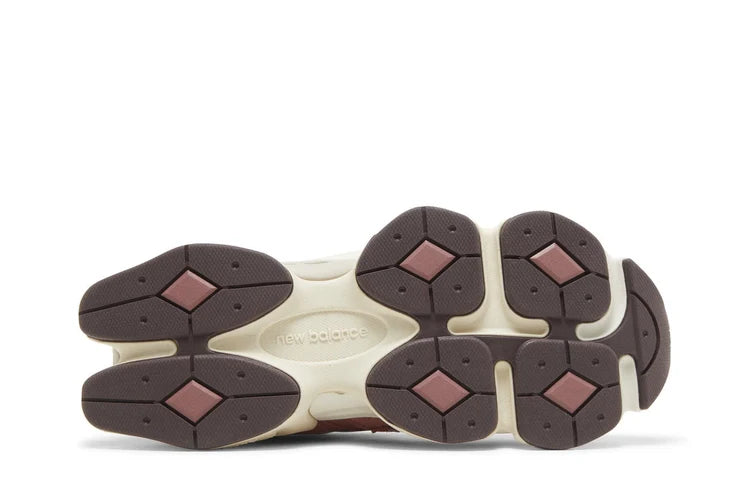 Tênis New Balance 9060 Mineral Red Truffle Rain Cloud Vermelho