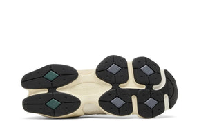 Tênis New Balance 9060 Sea Salt New Spruce Dark Arctic Grey Cinza