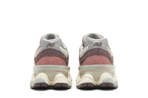 Tênis New Balance 9060 Mineral Red Truffle Rain Cloud Vermelho