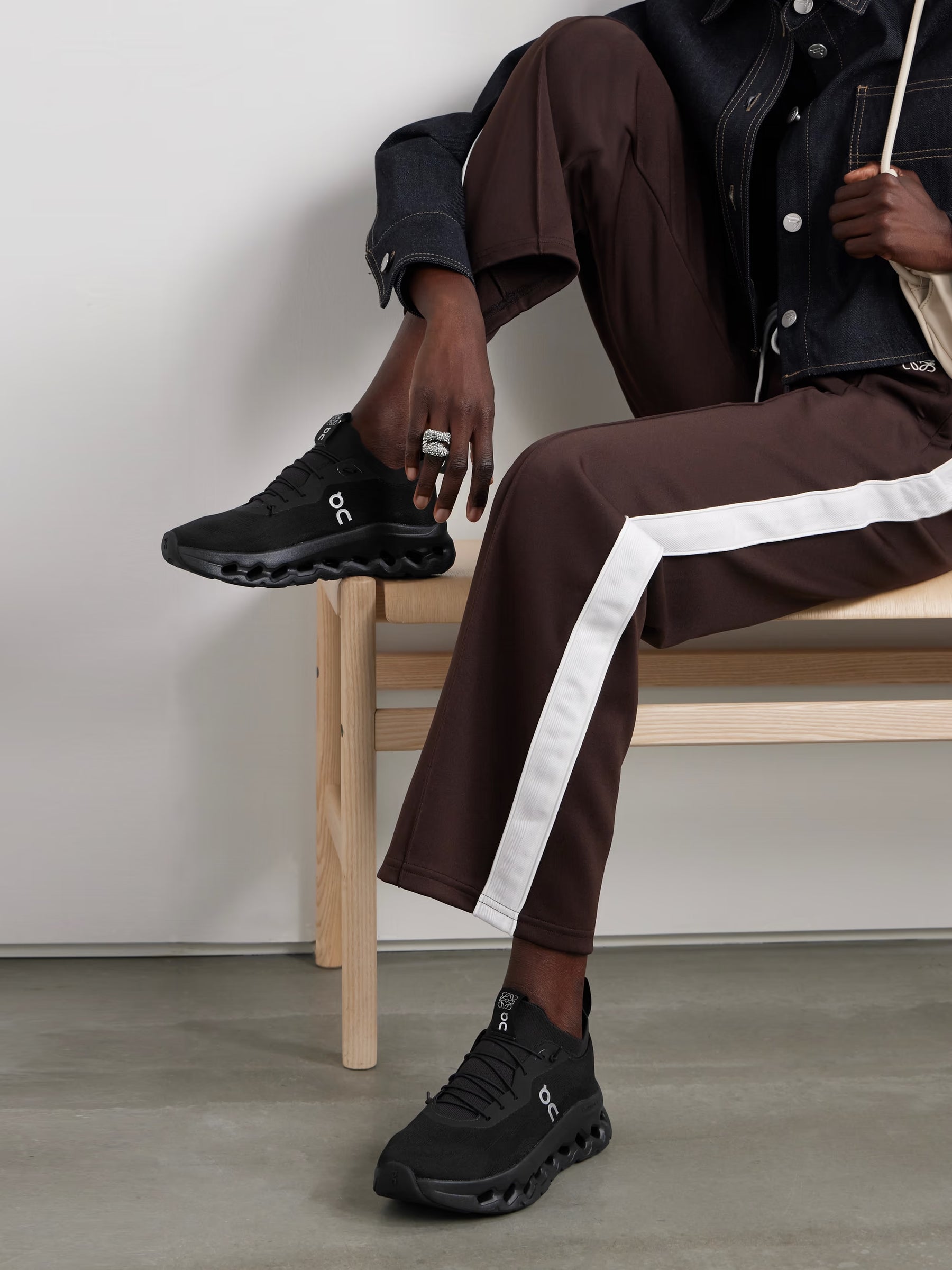 On Running Cloudtilt x Loewe All Black